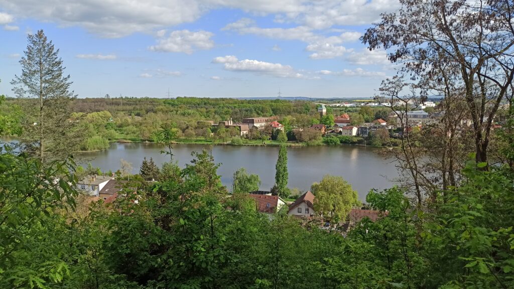 Pohled na Kyjský rybník od restaurace U rybníka v Praze 14 – Kyje